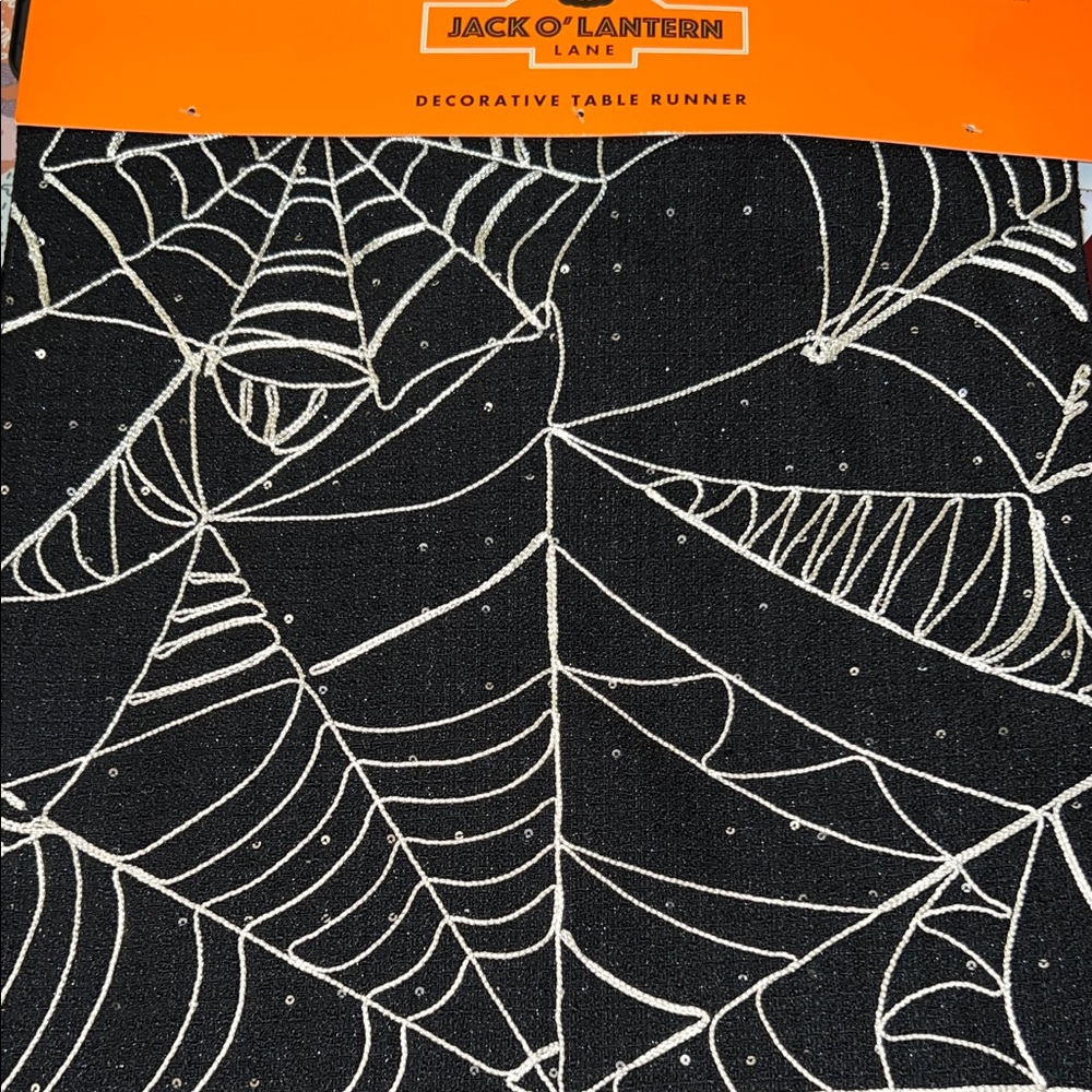 BNWT Jack O' Lantern Lane Black and White Spiderweb Table Runner